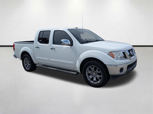 Used 2019 Nissan Frontier SL RWD image 2