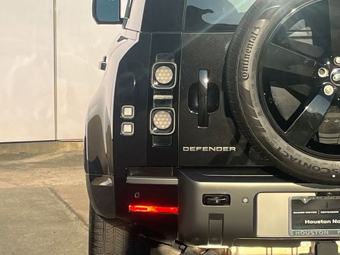 Used 2025 Land Rover Defender 110 V8 image 13