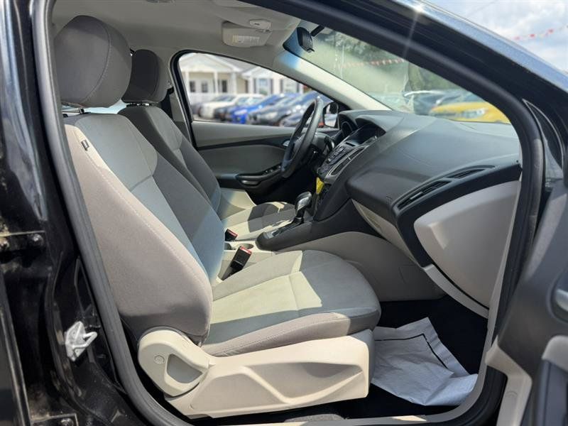 Used 2013 Ford Focus SE w/ Cargo Management Pkg FWD image 12
