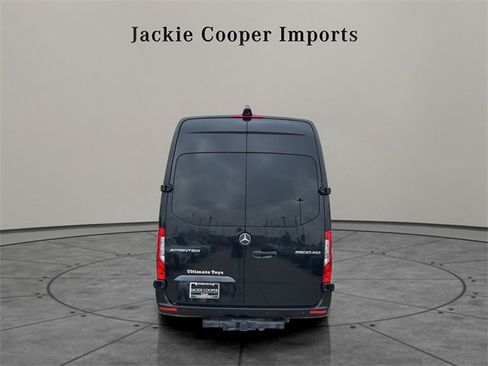 Used 2022 Mercedes-Benz Sprinter 3500 image 4
