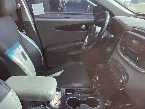 Used 2016 Kia Sorento EX image 5