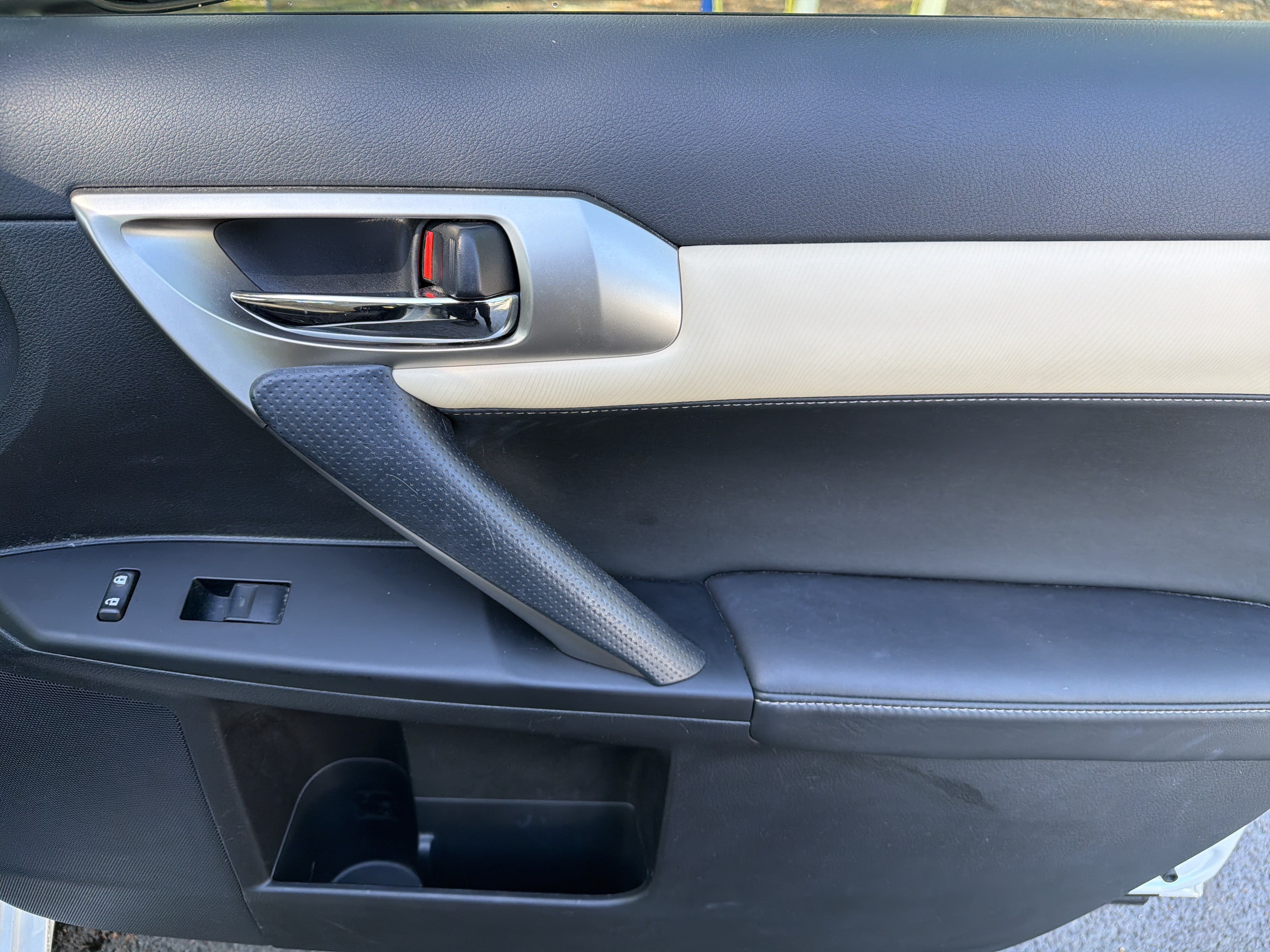 Used 2015 Lexus CT 200h w/ Navigation Package FWD image 40