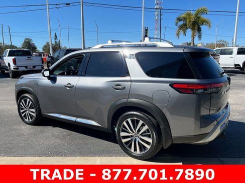 Used 2022 Nissan Pathfinder Platinum w/ Cargo Package image 5