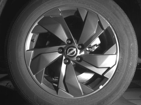 Used 2025 Nissan Rogue SV image 14