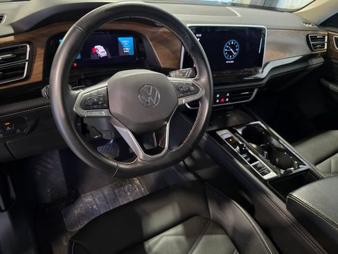 Used 2025 Volkswagen Atlas SE FWD image 4