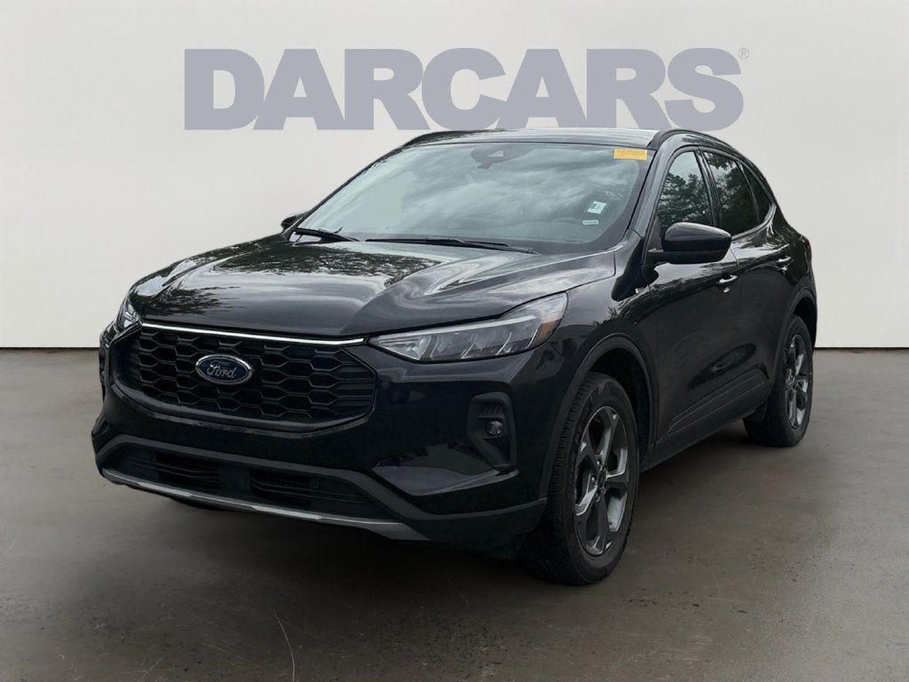 Used 2025 Ford Escape ST-Line Select AWD/4WD image 3