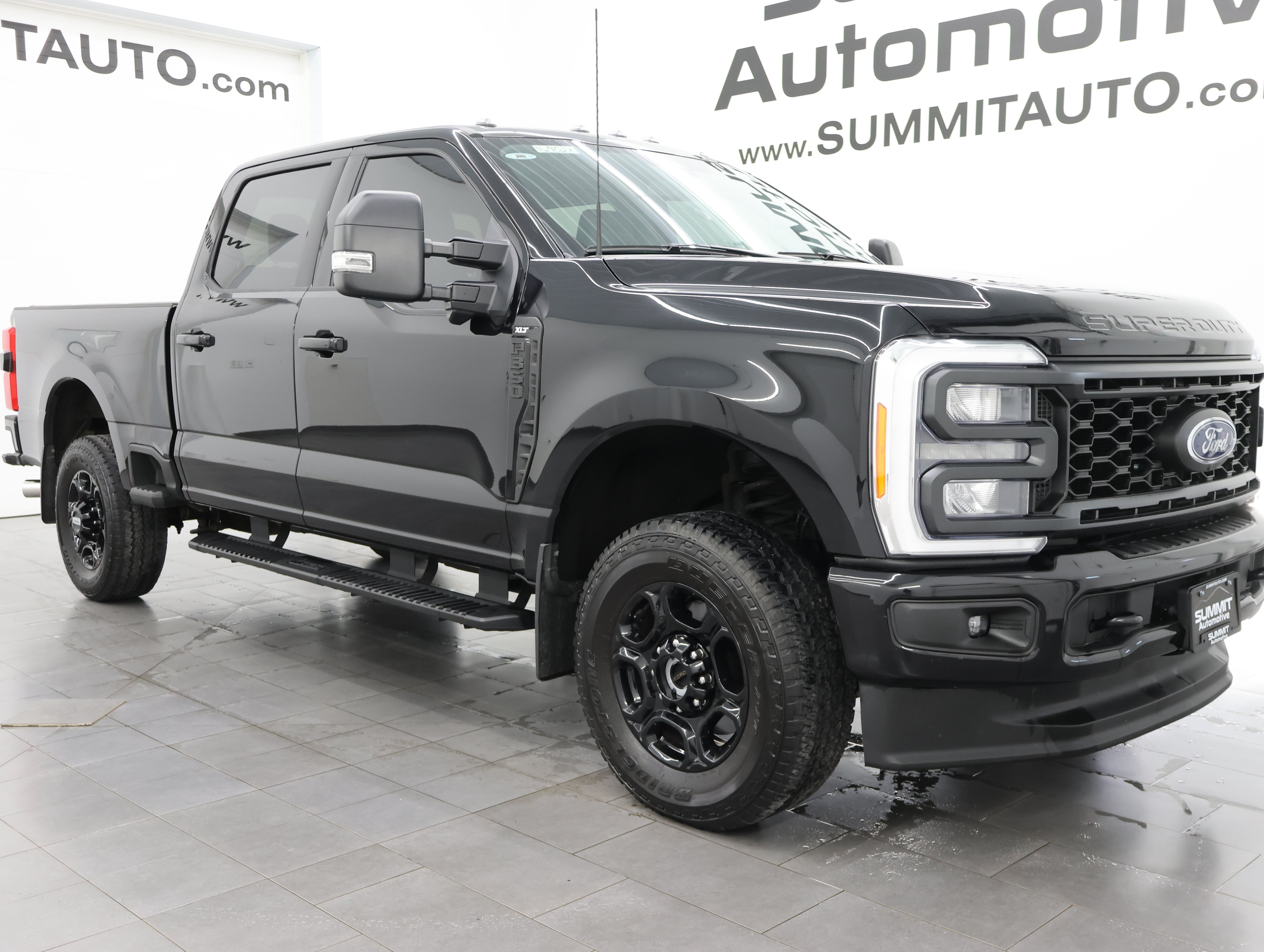 Used 2023 Ford F350 XLT w/ XLT Premium Package AWD/4WD image 2