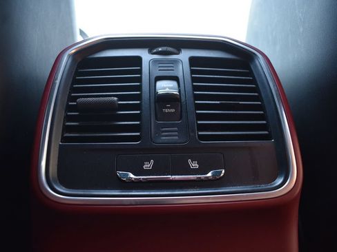 Used 2024 Porsche Macan Turbo AWD/4WD image 31