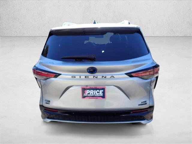 Used 2023 Toyota Sienna XSE AWD/4WD image 3
