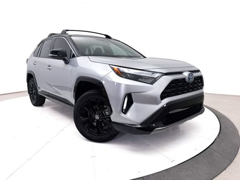 Used 2022 Toyota RAV4 XSE AWD/4WD image 2