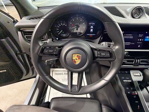 Certified 2022 Porsche Macan S image 39