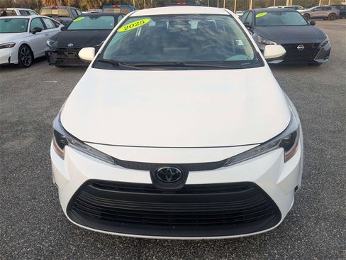 Used 2025 Toyota Corolla LE image 9