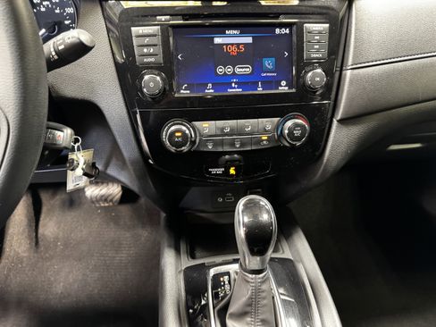 Used 2020 Nissan Rogue S FWD image 37