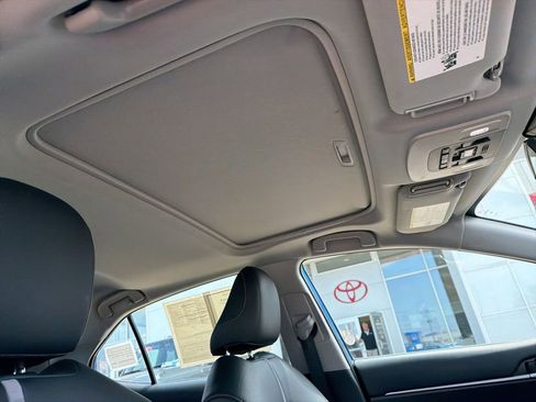 Used 2019 Toyota Camry SE FWD image 30