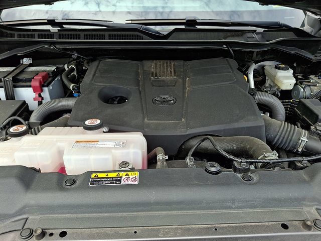 Used 2022 Toyota Tundra SR5 w/ SR5 Convenience Package AWD/4WD image 28