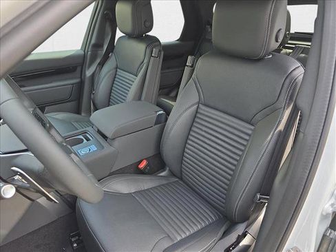 New 2025 Land Rover Discovery S image 17