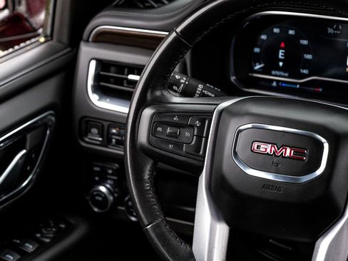 Used 2022 GMC Yukon XL SLE image 13