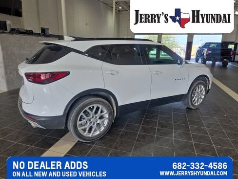 Used 2025 Chevrolet Blazer LT w/ LPO, Black Grille Bar Package FWD image 5