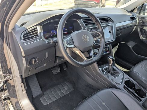 Used 2024 Volkswagen Tiguan SE image 37