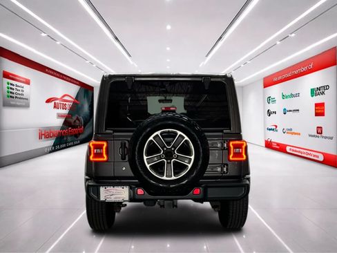 Used 2018 Jeep Wrangler Unlimited Sahara w/ Dual Top Group AWD/4WD image 6