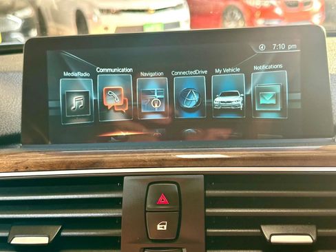 Used 2017 BMW 320i xDrive Sedan AWD/4WD image 16