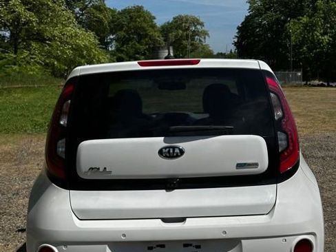 Used 2016 Kia Soul EV + w/ Sun & Fun Package FWD image 9