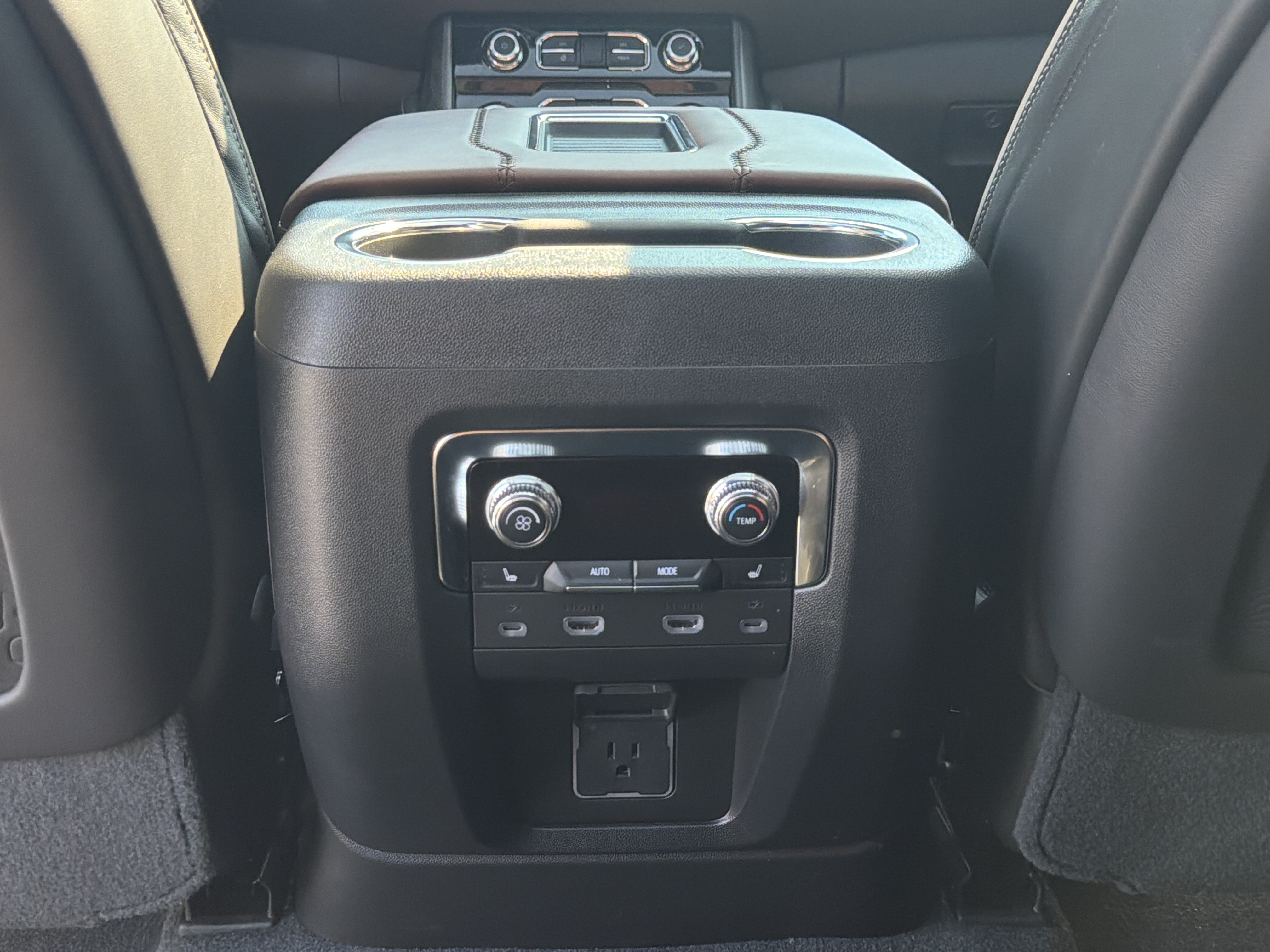 Used 2023 GMC Yukon Denali Ultimate w/ LPO, Floor Liner Package AWD/4WD image 46