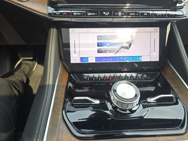 Used 2025 Jeep Grand Wagoneer 4WD image 33