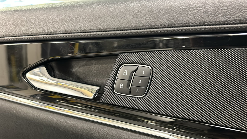 Used 2023 Lincoln Nautilus Reserve AWD/4WD image 18