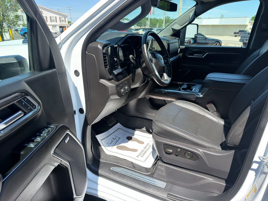Used 2025 Chevrolet Silverado 3500 LTZ w/ LTZ Convenience Package AWD/4WD image 10