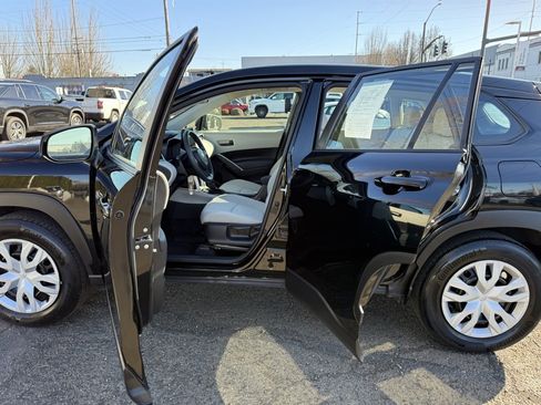 Used 2023 Toyota Corolla Cross L image 15