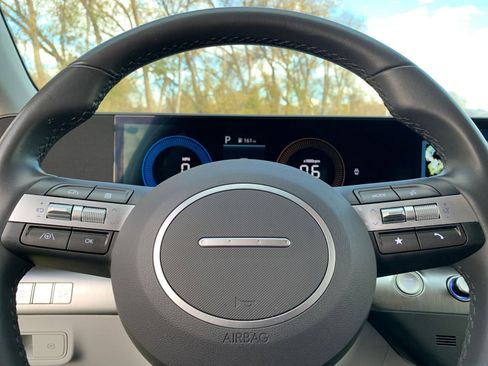 Used 2025 Hyundai Kona SEL image 28