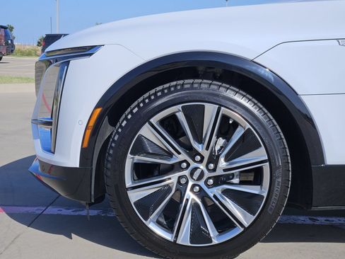 Certified 2026 Cadillac Lyriq Signature Luxury w/ Nappa Leather Package AWD/4WD image 11