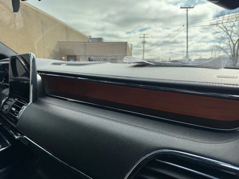 Used 2019 Lincoln Navigator Reserve image 25