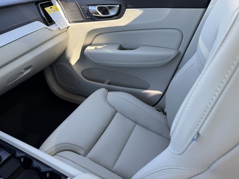 New 2026 Volvo XC60 T8 Ultra w/ Protection Package Premier image 15