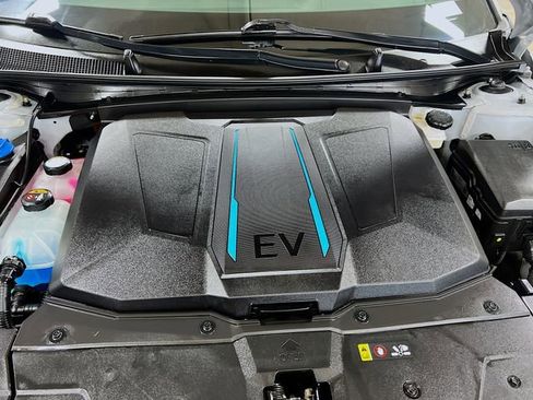 Used 2024 Hyundai Ioniq 5 Limited image 2