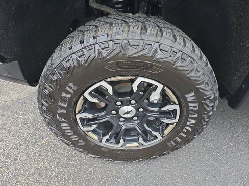 Used 2024 Chevrolet Silverado 1500 ZR2 w/ Technology Package image 10