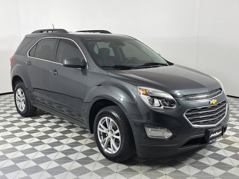 Used 2017 Chevrolet Equinox LT w/ Convenience Package image 3
