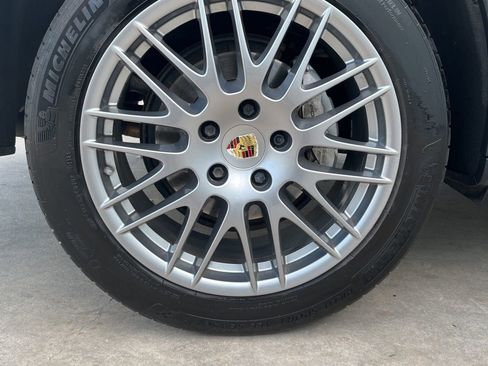 Used 2018 Porsche Cayenne S w/ Premium Package Plus AWD/4WD image 27