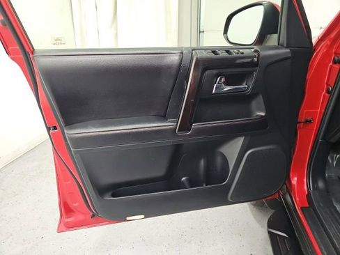 Used 2015 Toyota 4Runner Trail w/ Four Season Floor Mat Package AWD/4WD image 11