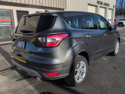 Used 2017 Ford Escape SE image 8