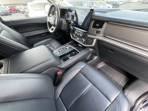 Used 2022 Ford Expedition XLT image 42