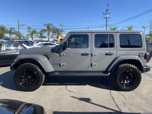 Used 2021 Jeep Wrangler Unlimited Sahara w/ Cold Weather Group AWD/4WD image 17
