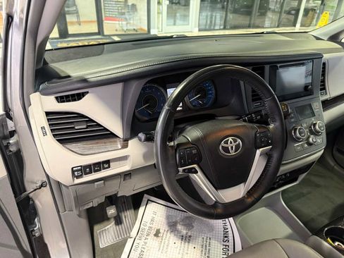 Used 2017 Toyota Sienna XLE w/ XLE Navigation Package AWD/4WD image 30