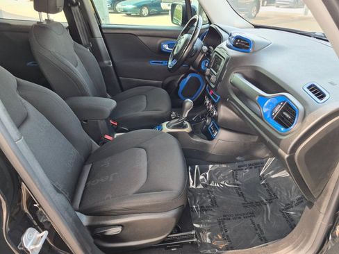 Used 2017 Jeep Renegade Latitude AWD/4WD image 20