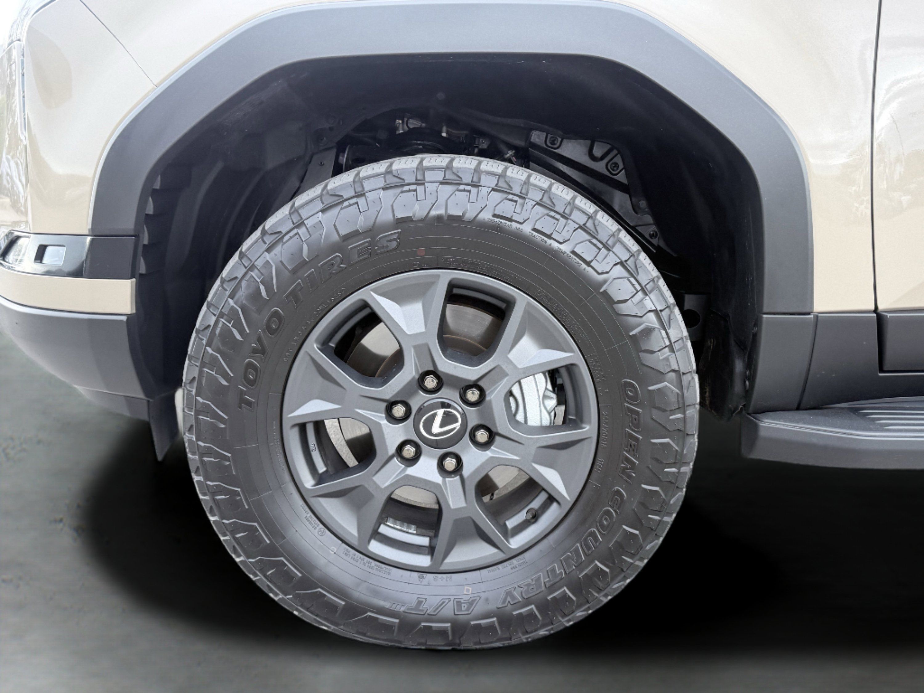 Used 2025 Lexus GX 550 AWD/4WD image 23