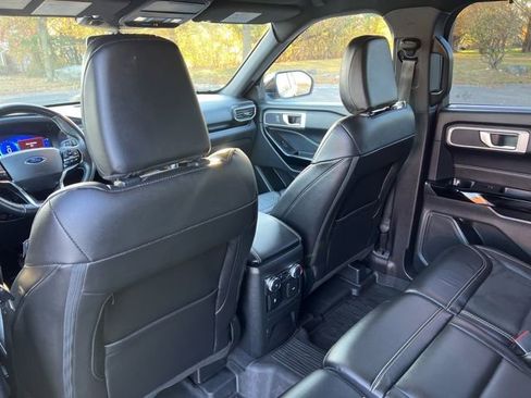Used 2022 Ford Explorer ST w/ ST Street Pack image 28