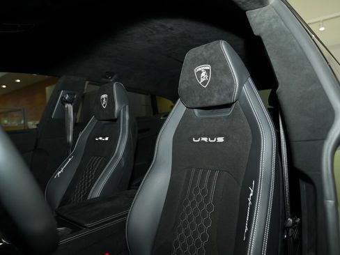 Used 2023 Lamborghini Urus Performante AWD/4WD image 48