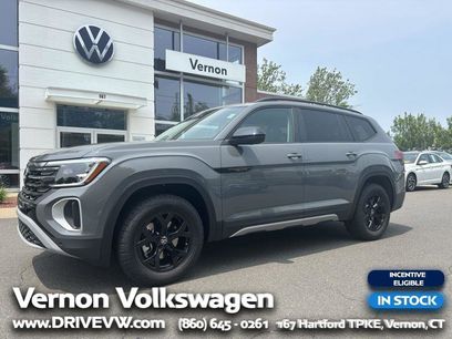 New 2025 Volkswagen Atlas Peak Edition SE