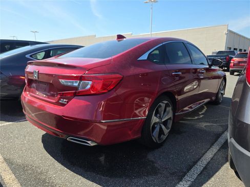 Used 2020 Honda Accord Touring image 3